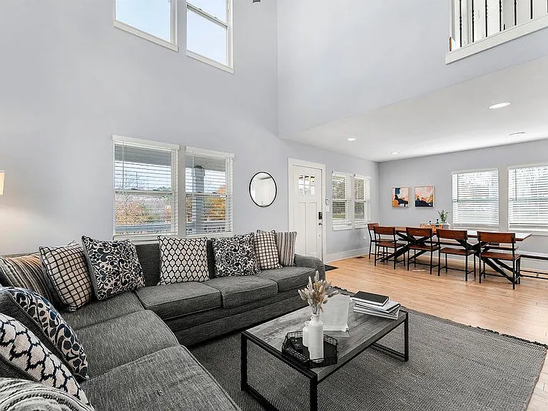 209 Clay St SE — Photo 34