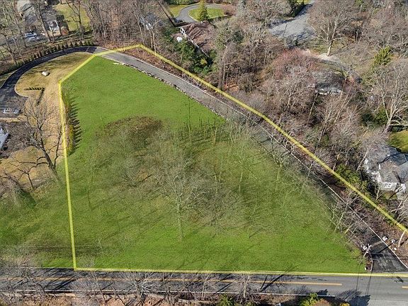 2nd image of 36 Cow Neck Road