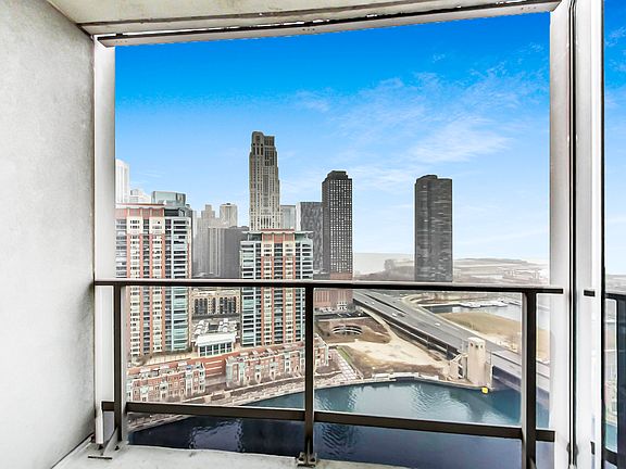 4th image of 420 E Waterside Dr Unit 2712