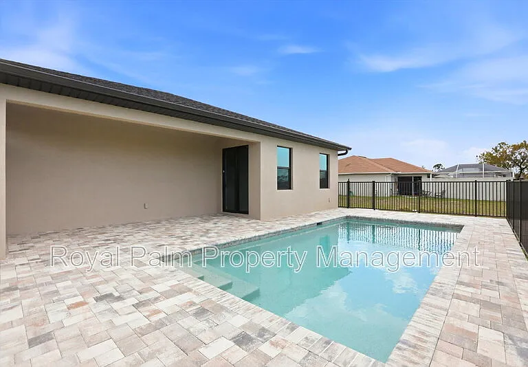 2616 NW 9th Ave — Photo 1