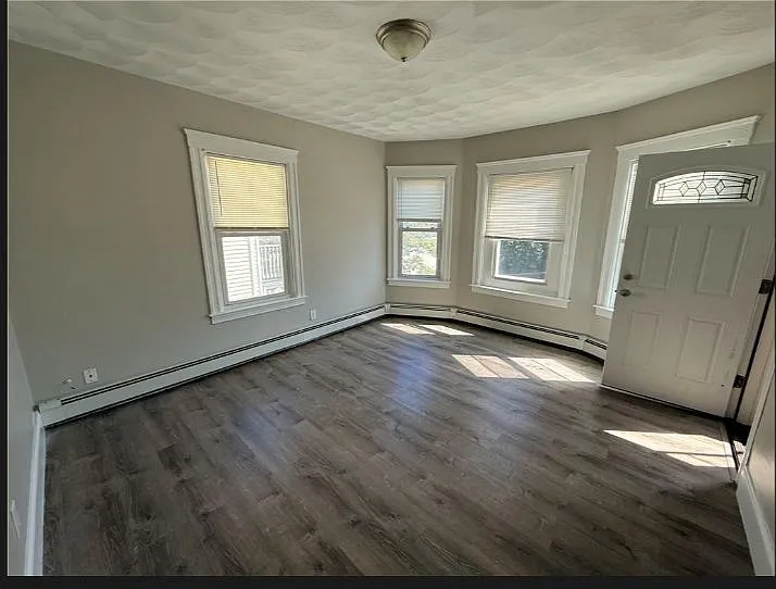 3 bed, 1086 sqft, $2,000 — Photo 4