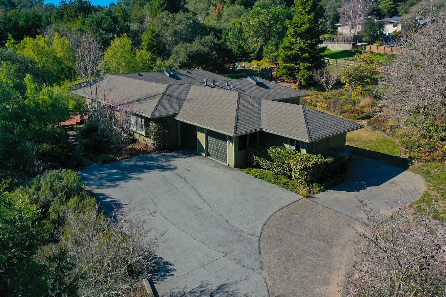 Meadow Road 　牧草地の道 425 Meadow Rd, Aptos, CA 95003 | Zillow