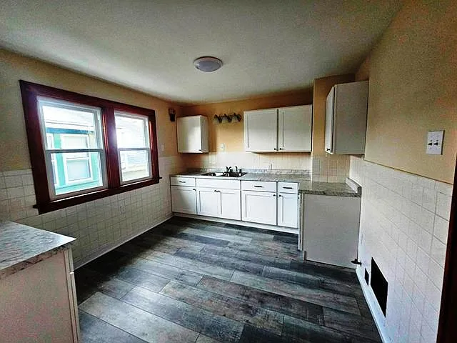 536 Winspear Ave #2 — Photo 6