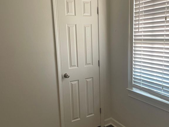 5th image of 1323 Blackwell Rd