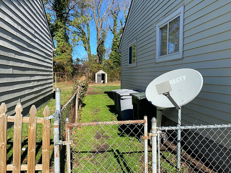 2053 Richard Ave — Photo 3