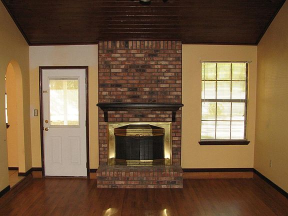 2nd image of 375 Echo Cir