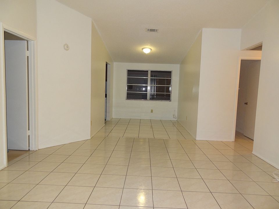 1st image of 9107 Sandcroft Ct