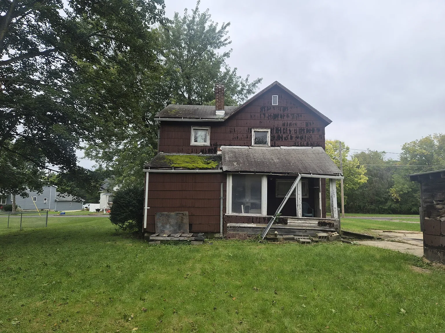 4 bed, 1.5 bath, 1391 sqft, $995 — Photo 2