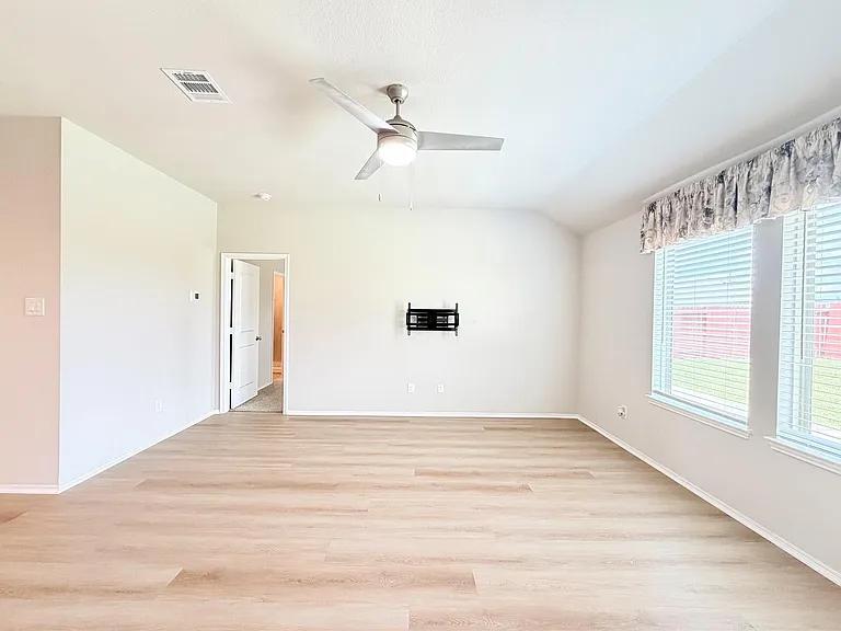 4311 Nervesa Dr — Photo 5