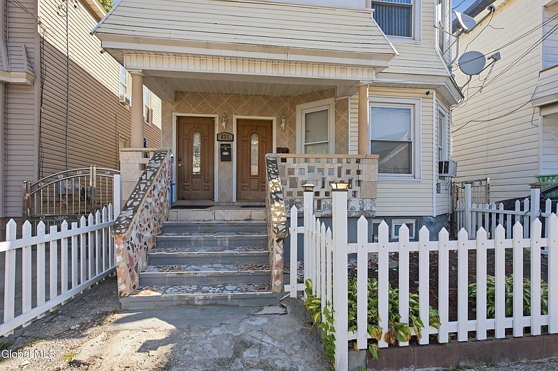 2nd image of 825 Lincoln Avenue
