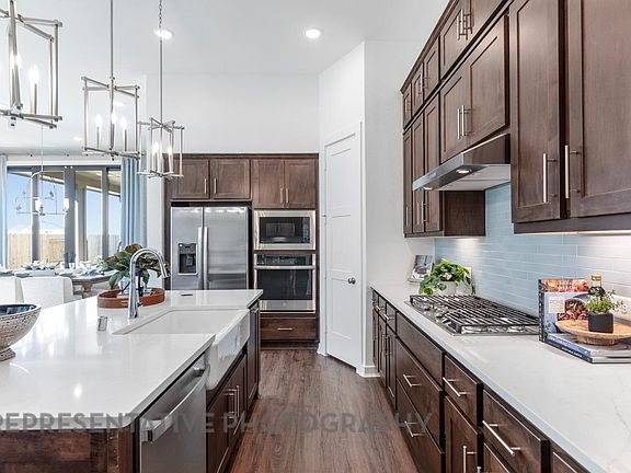 4th image of 4420 Lamplights Dr