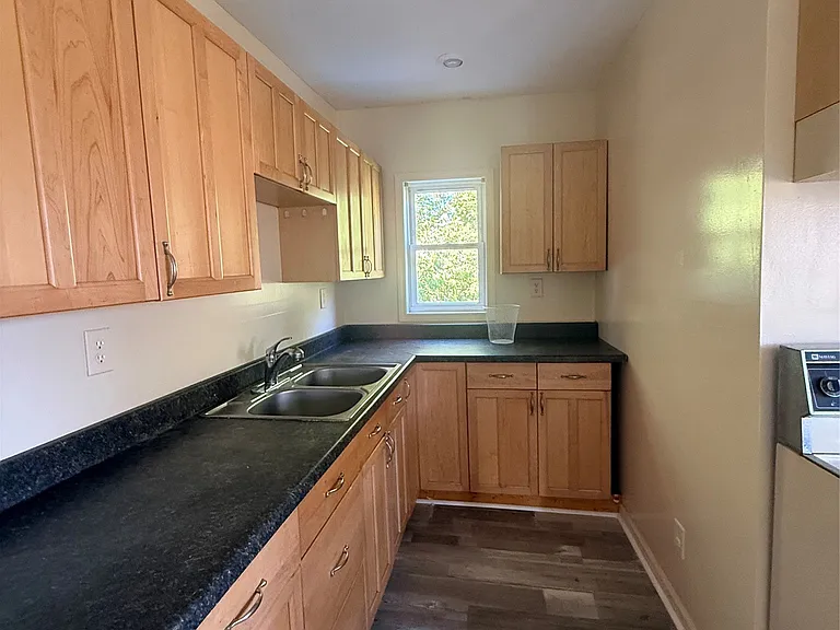 64 Louisa St #1 — Photo 7