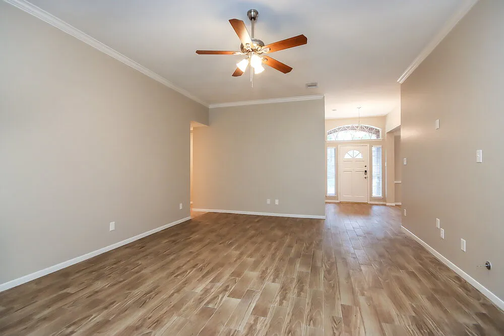4 bed, 2.0 bath, 2138 sqft, $2,135 — Photo 4
