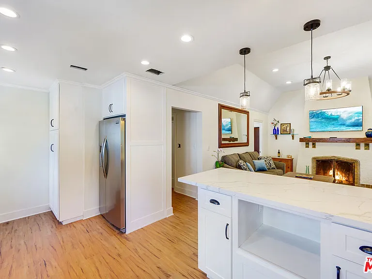 8818 Rosewood Ave — Photo 5