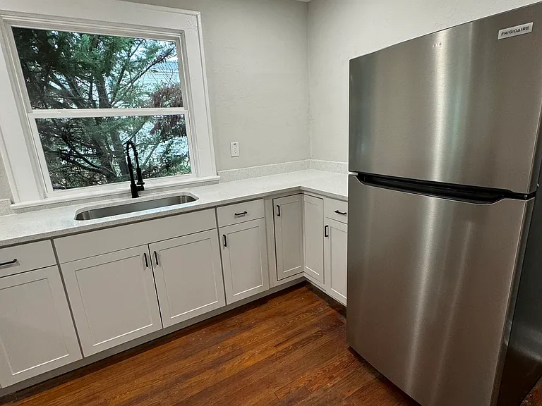 1482 Woodbine Ave SE #1 — Photo 4