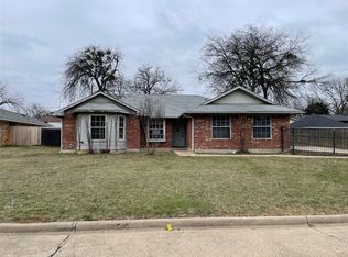914 Waterbury St, Grand Prairie, TX 75051