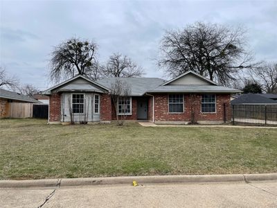914 Waterbury St, Grand Prairie, TX, 75051