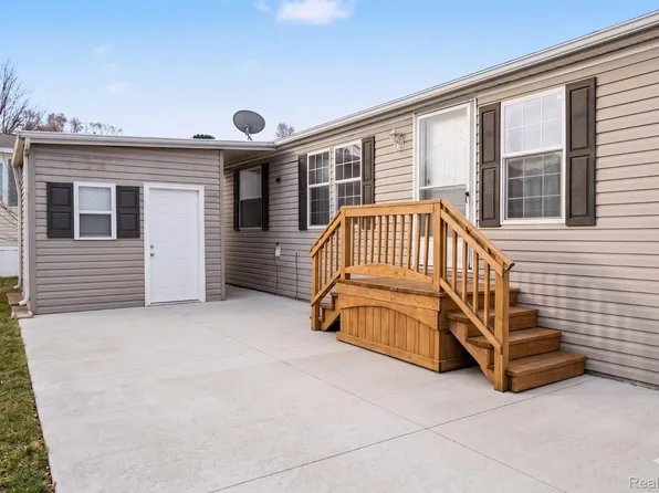 2055 Cedar Cir, Clio, MI 48420