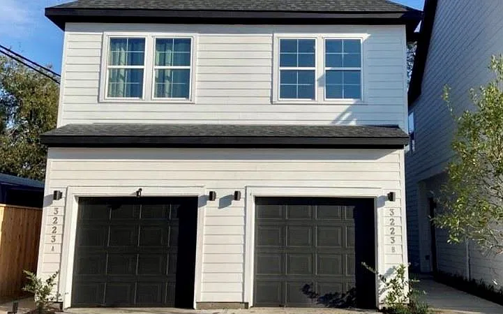 2 bed, 2.5 bath, 1131 sqft, $1,699 — Photo 2