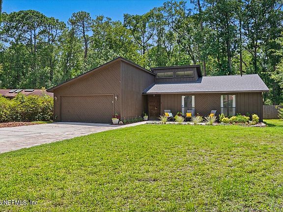 4th image of 3139 LAUREL GROVE N