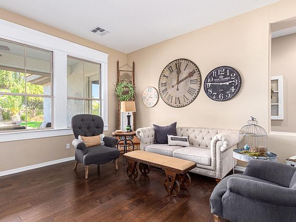5th image of 1058 E Lodgepole Dr