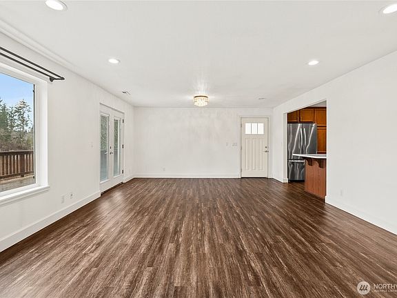 5th image of 381 E Island Lake Drive