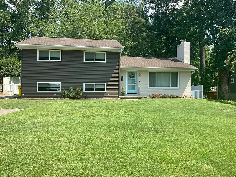 165 E Bay View Dr — Photo 1