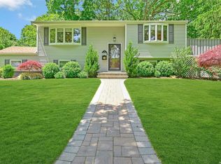 9 Phyllis Dr, East Northport, NY 11731