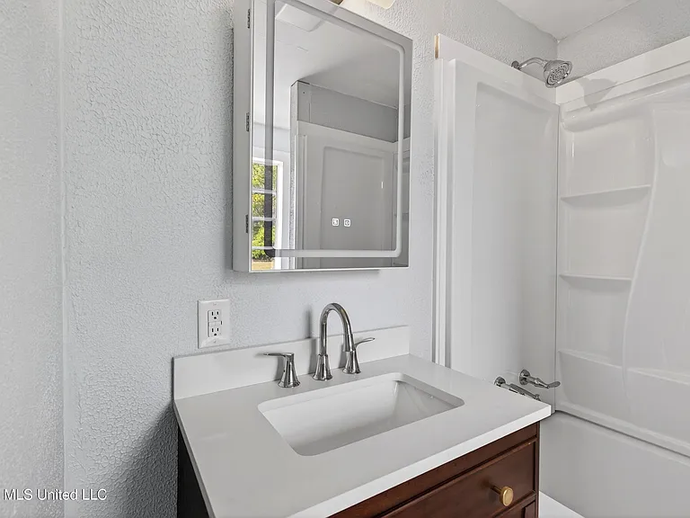 612 N Wright Ave — Photo 21
