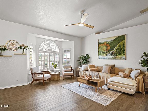 4th image of 1136 McCulloch Blvd S