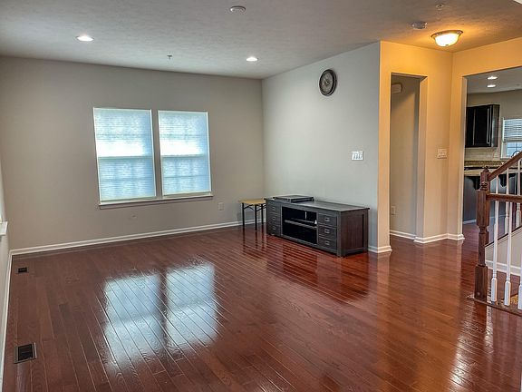 2nd image of 1847 Louisville Ln