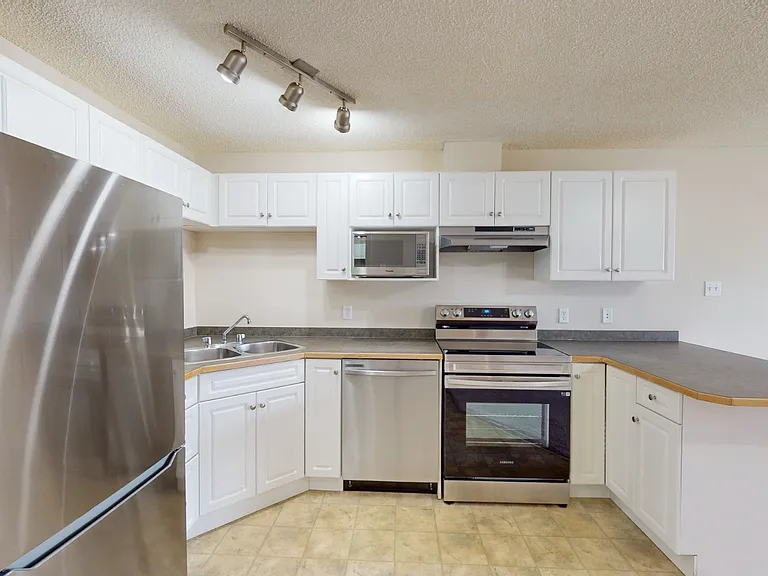 2305 35a Ave NW #211 — Photo 17