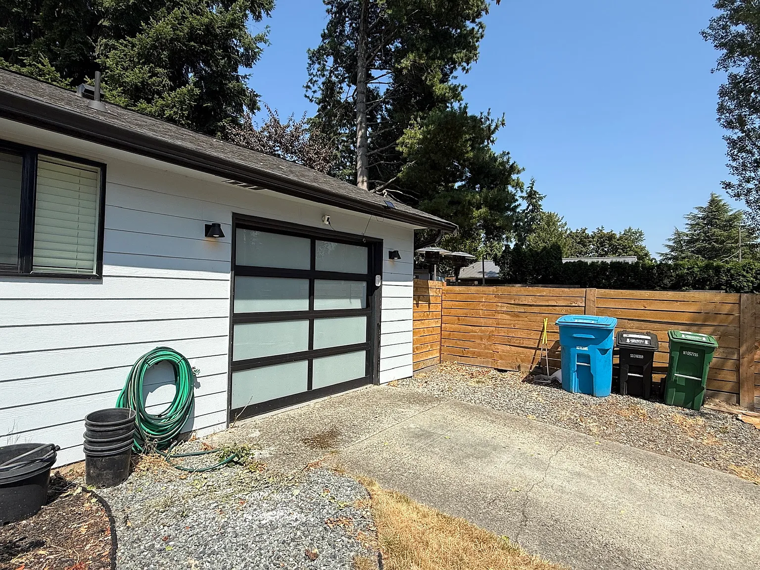 3 bed, 1210 sqft, $3,350 — Photo 4