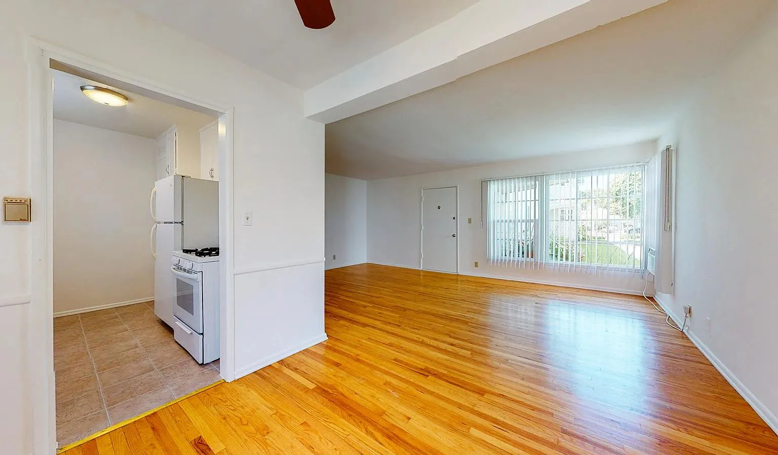 2 bed, 1.0 bath, $3,295 — Photo 2