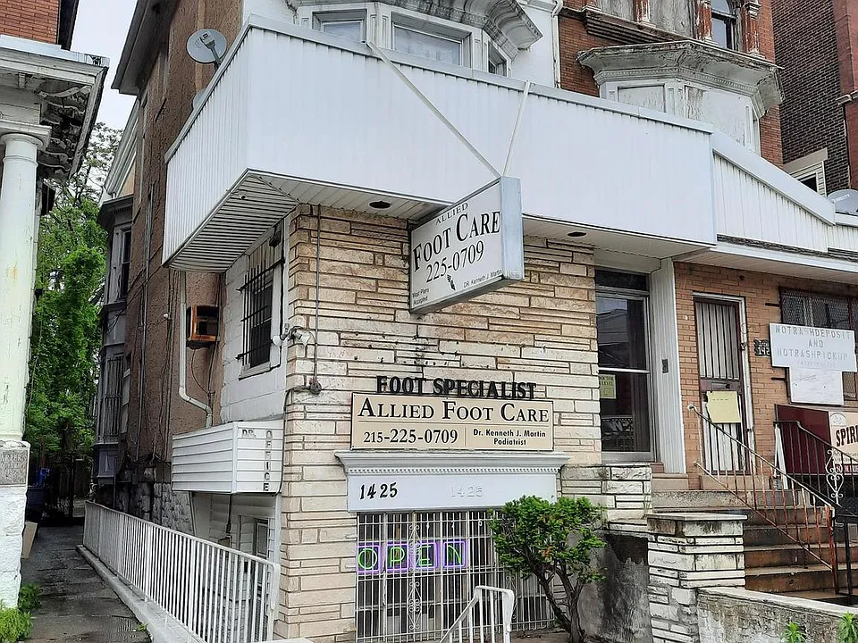 1425 W Erie Ave