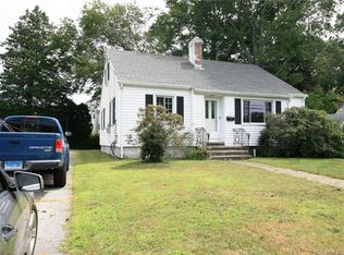9 Gallup Ln, Waterford, CT 06385