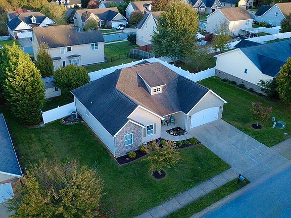 4th image of 205 Blackwood Way