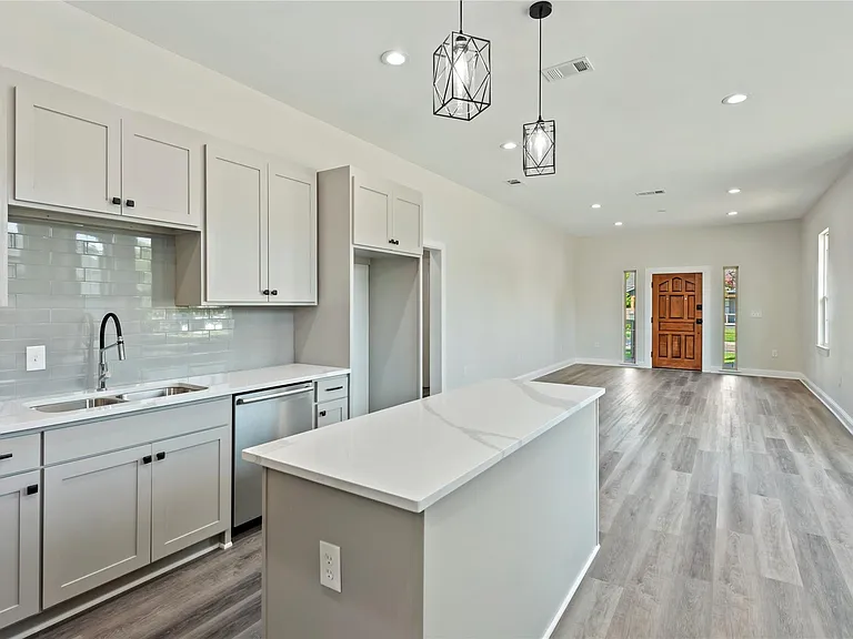 502 S Clinton Ave — Photo 5