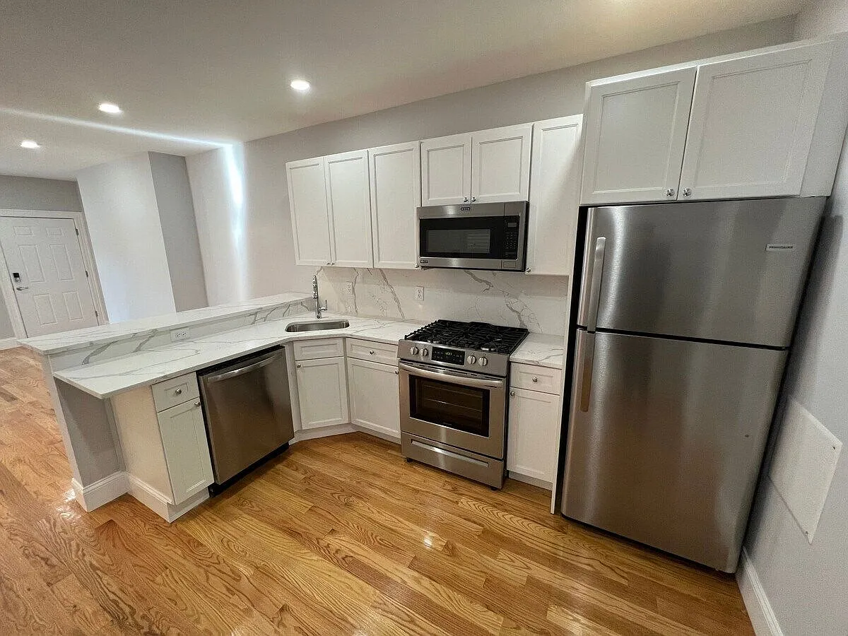 1 bed, 1.0 bath, $3,725 — Photo 2