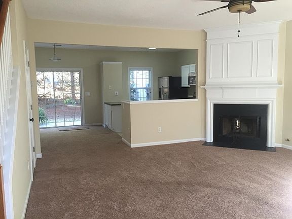 Entrance View / Living Area
