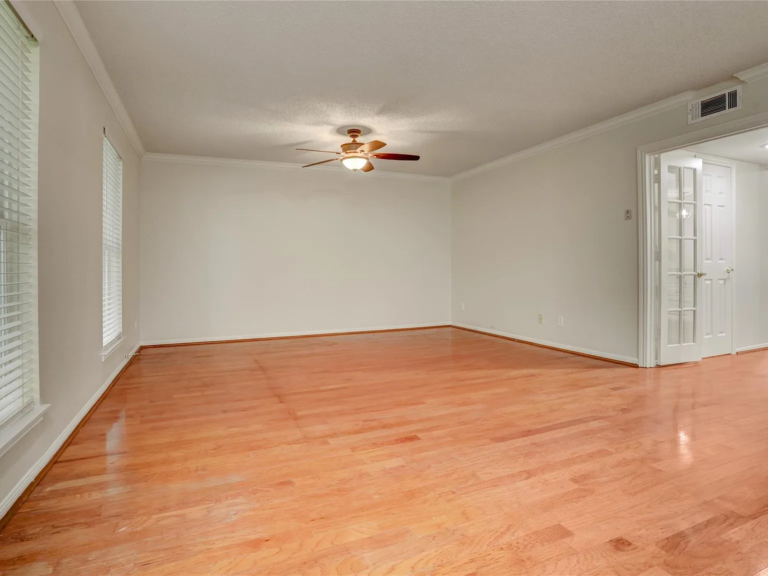 4 bed, 2.5 bath, 2128 sqft, $2,350 — Photo 4
