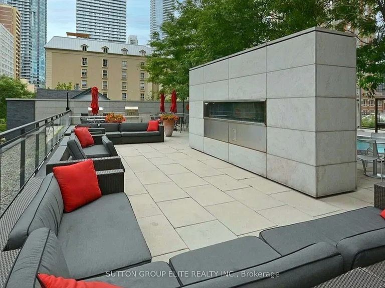 110 Charles St E #2410 — Photo 29