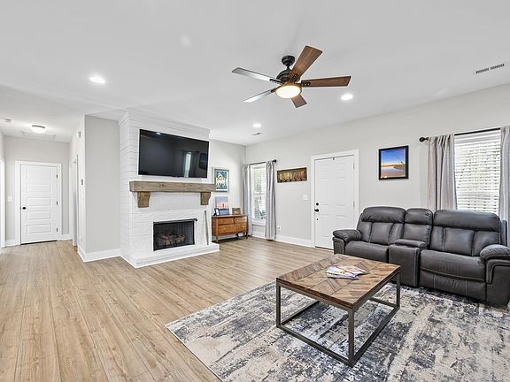 3rd image of 443 Redds Branch Rd