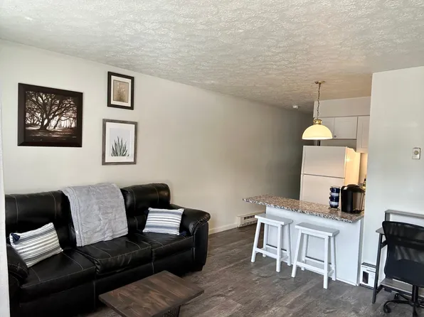 1306 N Maple St, Bloomington, IN 47404