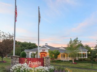 1 Gatehouse Ln APT 121, Franklin, MA 02038