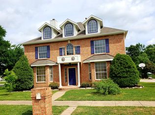 7223 Royal Gate Dr, Arlington, TX 76016