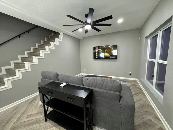 1115 Augusta Dr APT 38, Houston, TX 77057