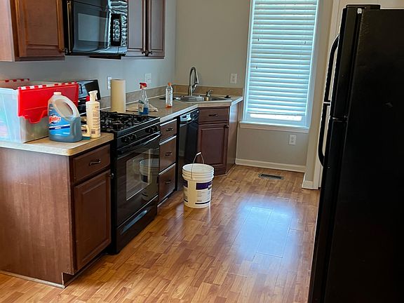 3rd image of 2936 Glenbroke St