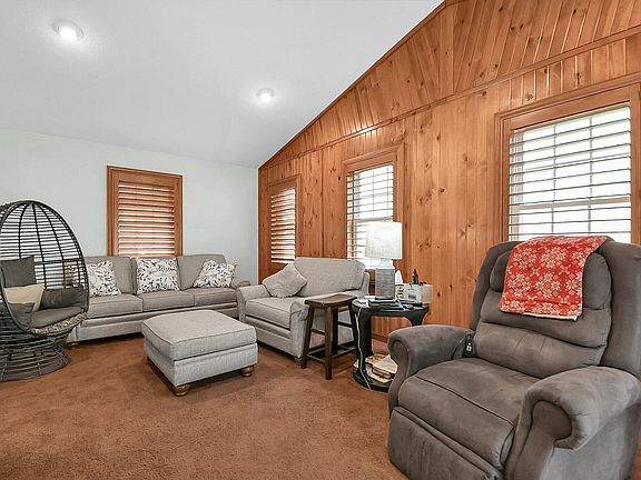 3rd image of 1027 Willow Creek Dr