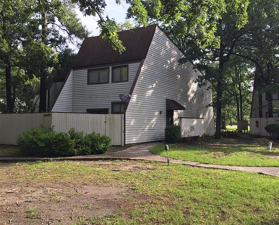 1st image of 24478 Country Club Dr